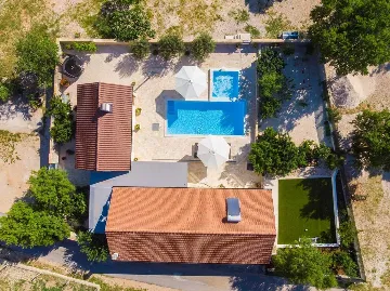 Podine 3-Bedroom Villa for Up to 8 Guests