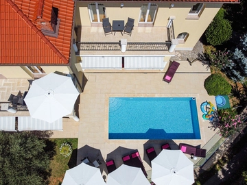 Apartment with Private Pool and Jacuzzi in Veprinac