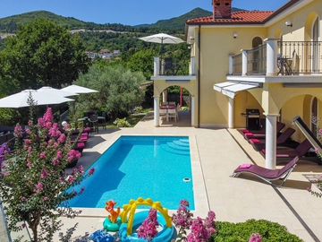 Apartment with Private Pool and Jacuzzi in Veprinac