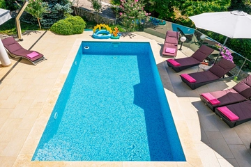 Apartment with Private Pool and Jacuzzi in Veprinac