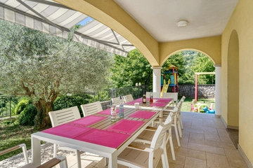 Apartment with Private Pool and Jacuzzi in Veprinac