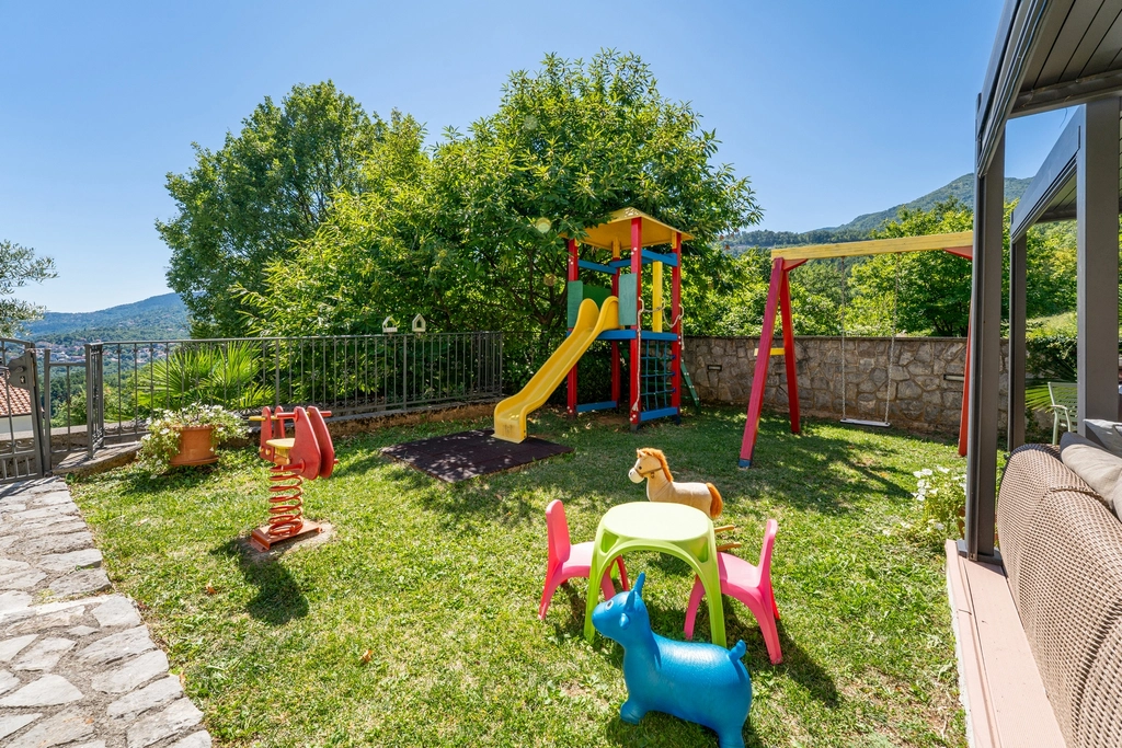 Apartment with Private Pool and Jacuzzi in Veprinac