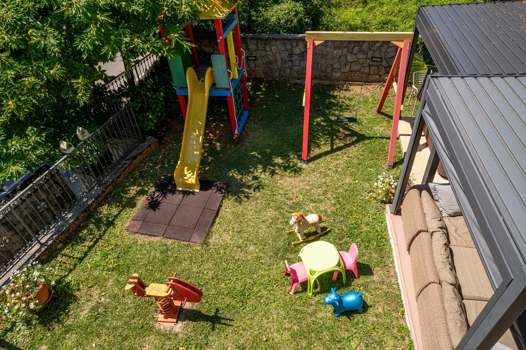 Apartment with Private Pool and Jacuzzi in Veprinac