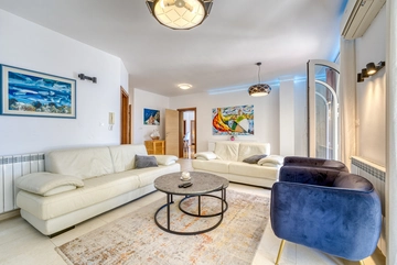 Apartment with Private Pool and Jacuzzi in Veprinac