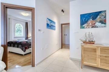 Apartment with Private Pool and Jacuzzi in Veprinac