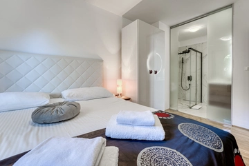 Apartment with Private Pool and Jacuzzi in Veprinac