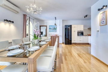 Apartment with Private Pool and Jacuzzi in Veprinac