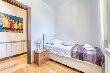 Apartment with Private Pool and Jacuzzi in Veprinac