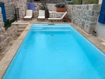 Traditional 2-Bedroom Vacation Home in Murter