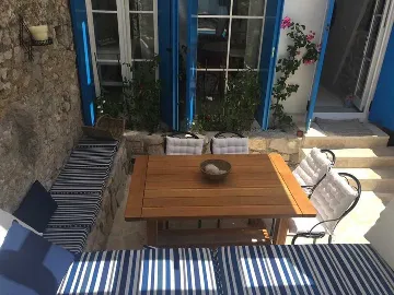 Traditional 2-Bedroom Vacation Home in Murter