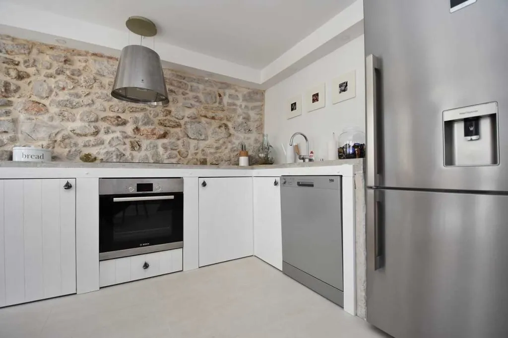 Traditional 2-Bedroom Vacation Home in Murter