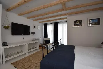 Traditional 2-Bedroom Vacation Home in Murter