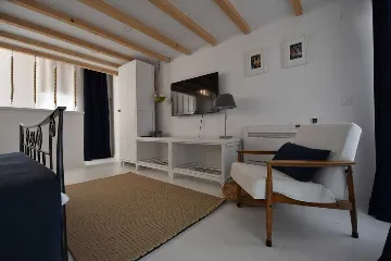 Traditional 2-Bedroom Vacation Home in Murter