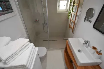 Traditional 2-Bedroom Vacation Home in Murter