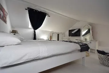 Traditional 2-Bedroom Vacation Home in Murter