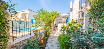 Traditional 2-Bedroom Vacation Home in Murter