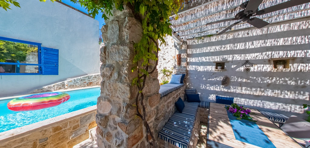 Traditional 2-Bedroom Vacation Home in Murter