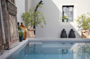 Courtyard Pool & Jacuzzi Villa in Radetići