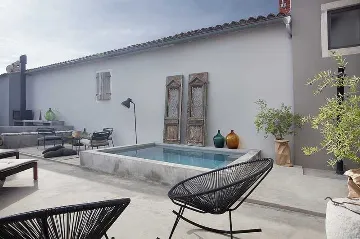 Courtyard Pool & Jacuzzi Villa in Radetići