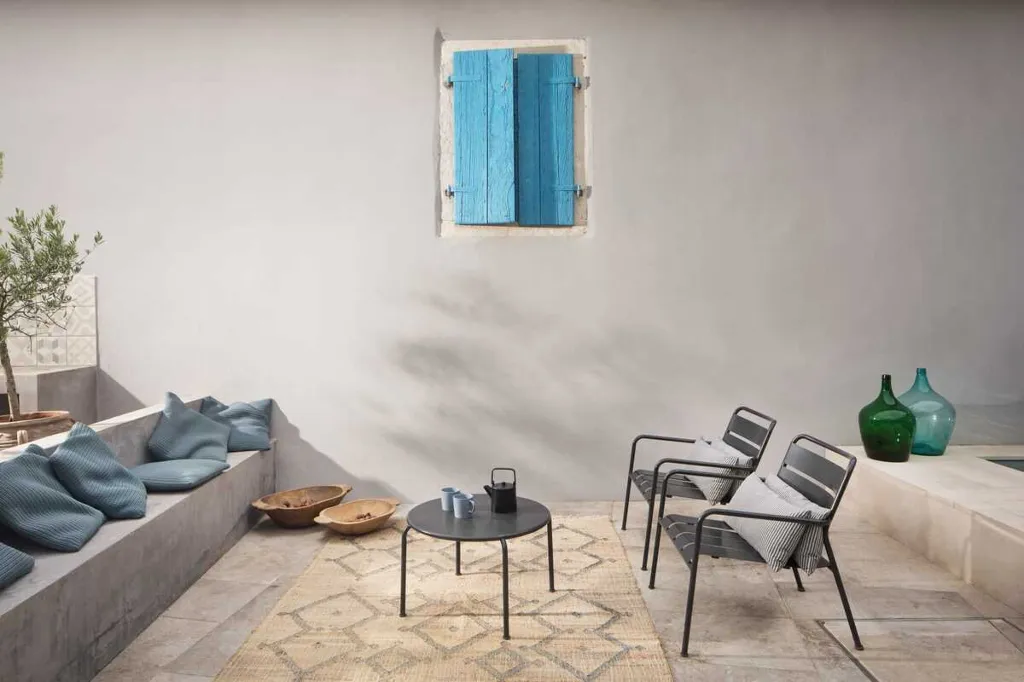 Courtyard Pool & Jacuzzi Villa in Radetići