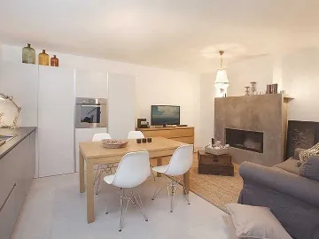 Courtyard Pool & Jacuzzi Villa in Radetići