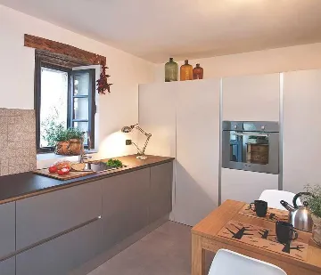 Courtyard Pool & Jacuzzi Villa in Radetići