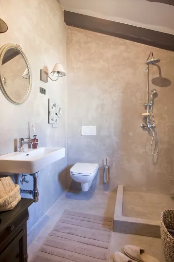 Courtyard Pool & Jacuzzi Villa in Radetići