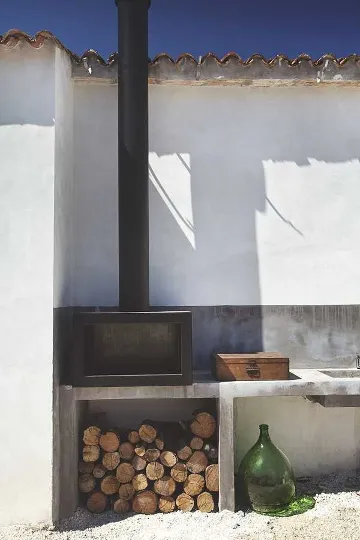 Courtyard Pool & Jacuzzi Villa in Radetići