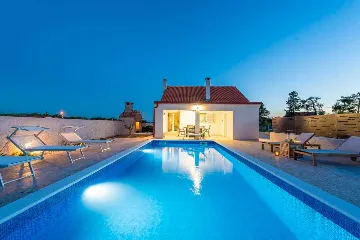 2-Bedroom Holiday House in Smoković for 6 Guests