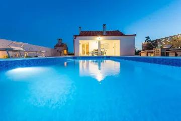 2-Bedroom Holiday House in Smoković for 6 Guests