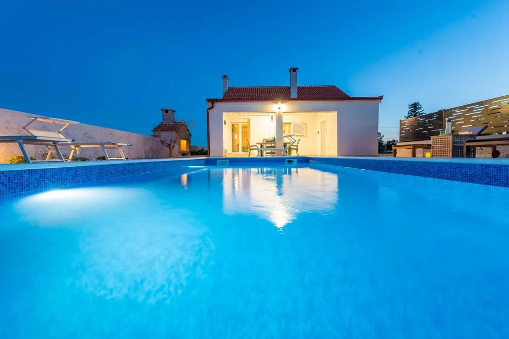 2-Bedroom Holiday House in Smoković for 6 Guests