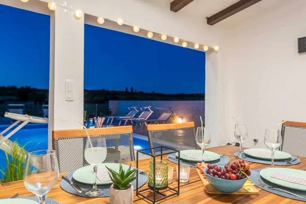 2-Bedroom Holiday House in Smoković for 6 Guests