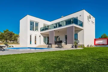 Modern Villa for 8 Guests in Vrsi, Croatia