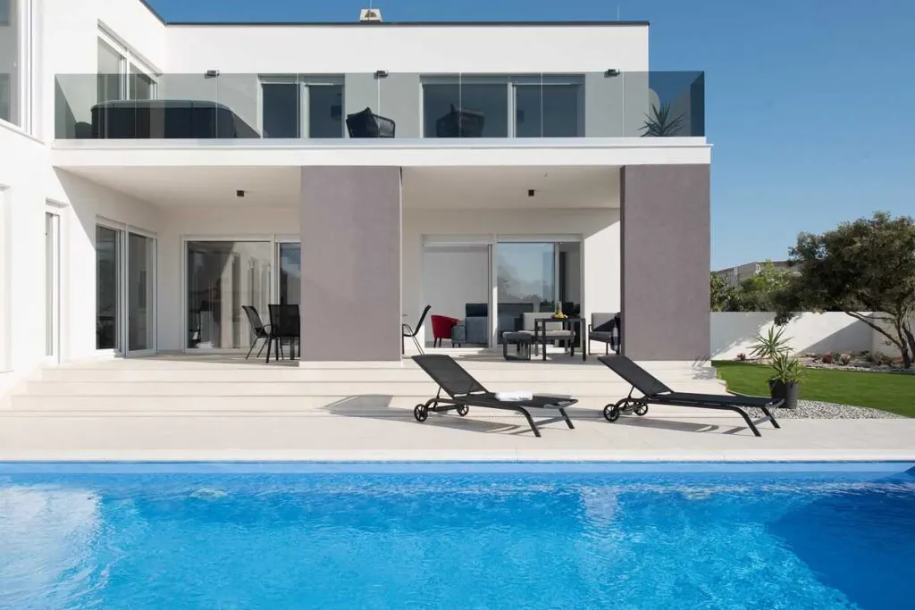 Modern Villa for 8 Guests in Vrsi, Croatia