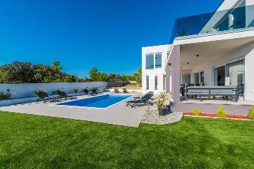 Modern Villa for 8 Guests in Vrsi, Croatia