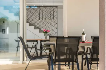 Modern Villa for 8 Guests in Vrsi, Croatia