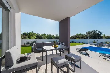 Modern Villa for 8 Guests in Vrsi, Croatia