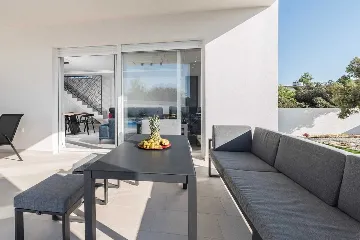 Modern Villa for 8 Guests in Vrsi, Croatia