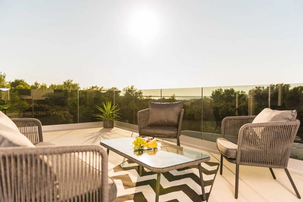 Modern Villa for 8 Guests in Vrsi, Croatia