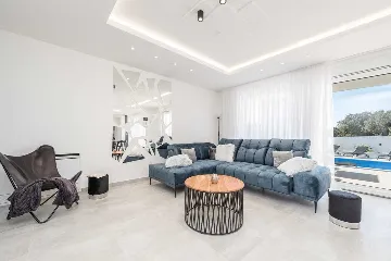 Modern Villa for 8 Guests in Vrsi, Croatia