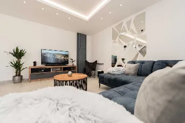 Modern Villa for 8 Guests in Vrsi, Croatia