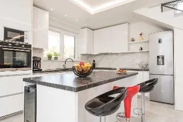 Modern Villa for 8 Guests in Vrsi, Croatia