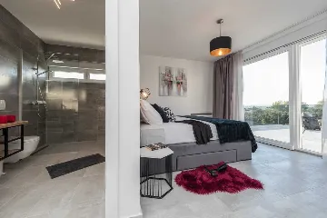 Modern Villa for 8 Guests in Vrsi, Croatia