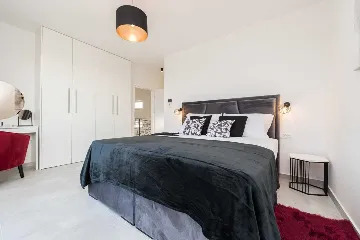 Modern Villa for 8 Guests in Vrsi, Croatia