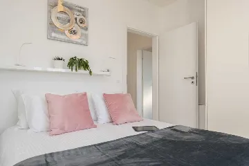 Modern Villa for 8 Guests in Vrsi, Croatia