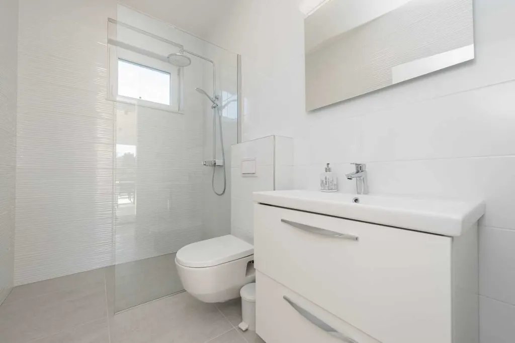 Modern Villa for 8 Guests in Vrsi, Croatia