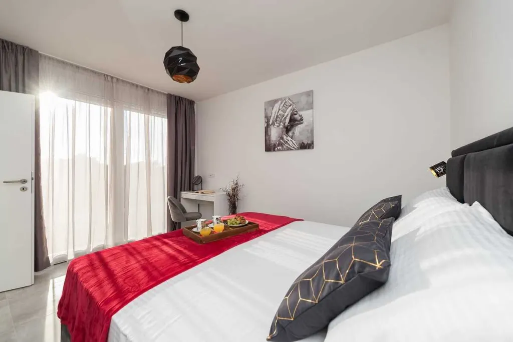 Modern Villa for 8 Guests in Vrsi, Croatia