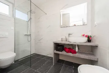 Modern Villa for 8 Guests in Vrsi, Croatia