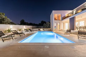 Modern Villa for 8 Guests in Vrsi, Croatia