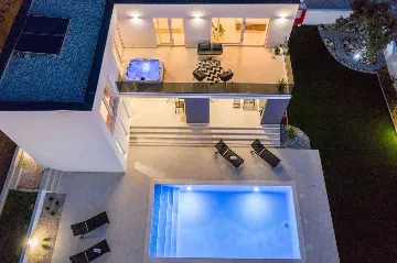 Modern Villa for 8 Guests in Vrsi, Croatia